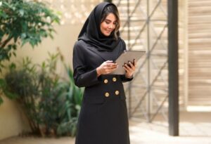لباس زنانه مناسب محل کار چه ویژگی‌هایی دارد؟